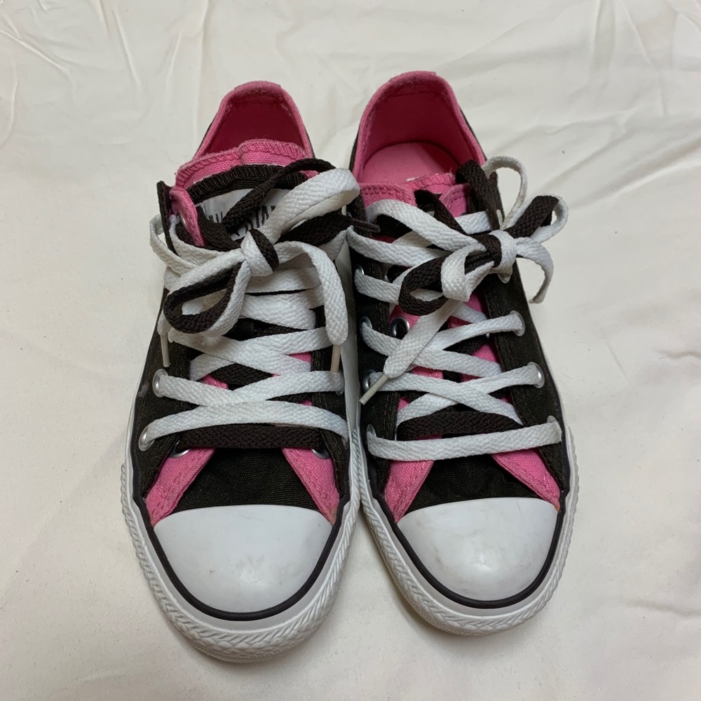 Kids size 4 or adult womens size 6 converse